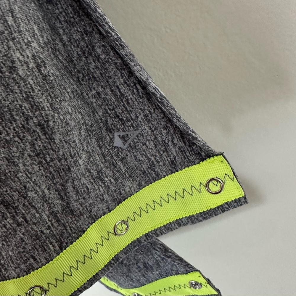Ivivva Gray Scarf‎ Girls - Picture 7 of 10
